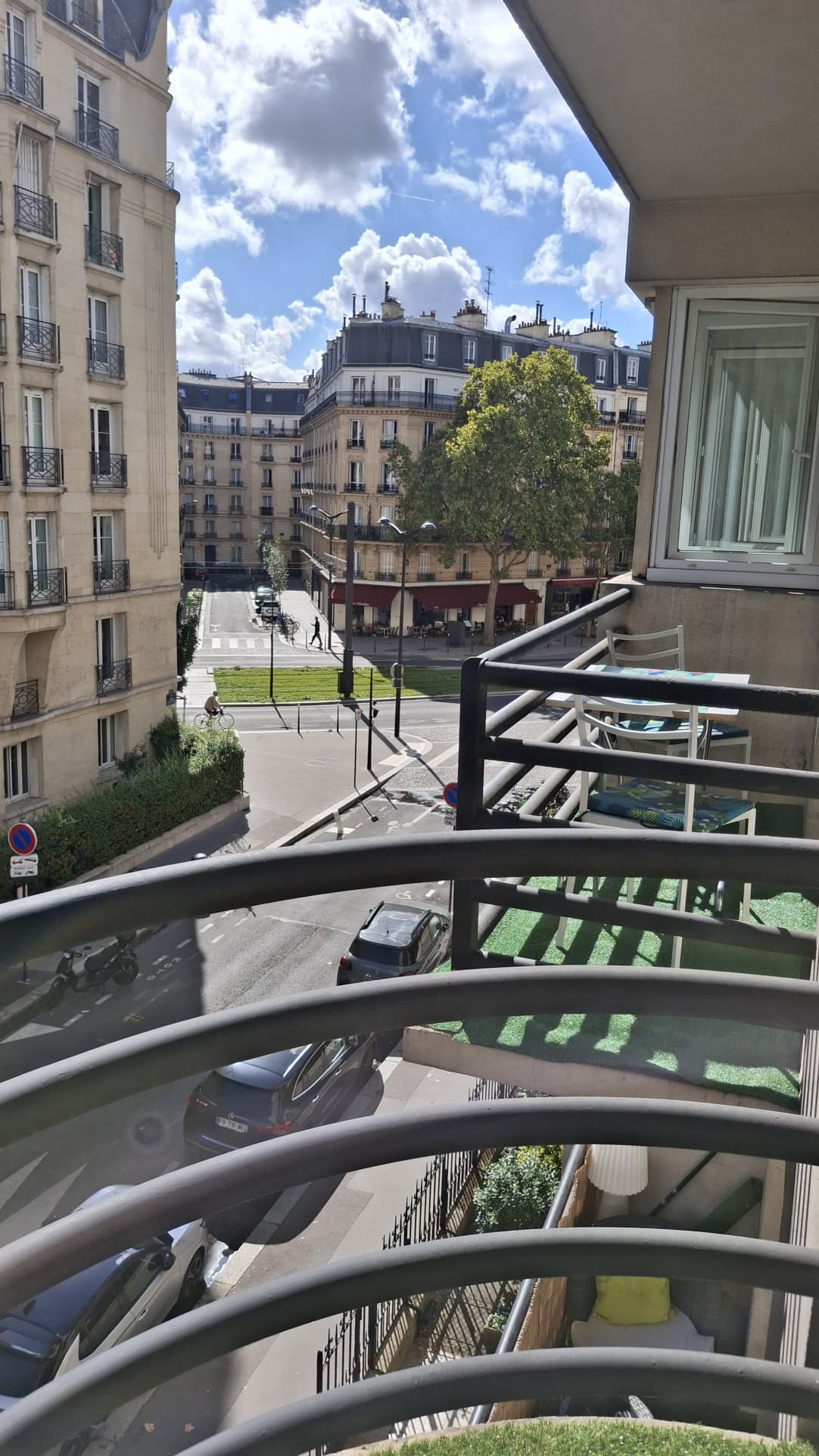 T2 AVEC 2 GRANDS BALCONS .PORTE MAILLOT PARIS 17e